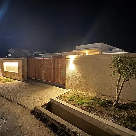 Village * Moraḯtika